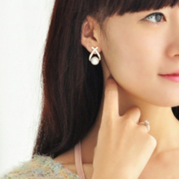 🍒 LAST ONE 😱 Pearl ⚪ Drop Earrings - Picture 3 of 5